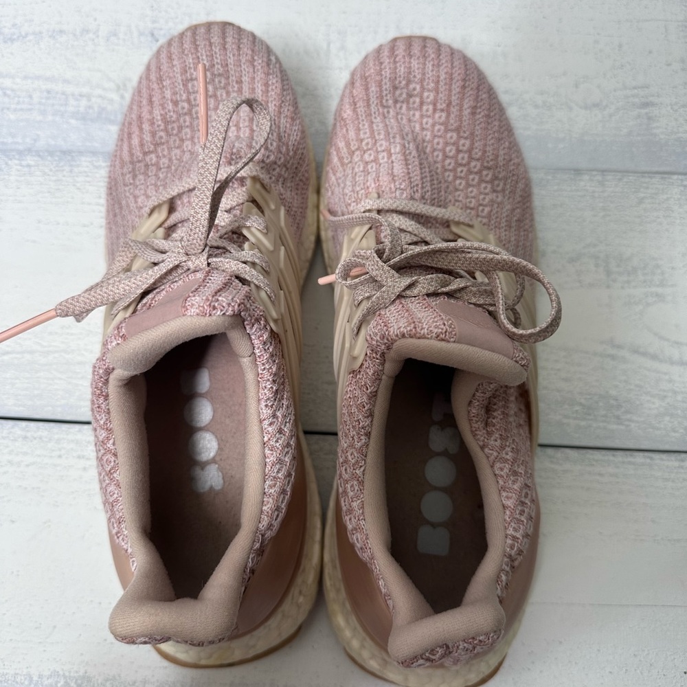 Size 8 Adidas Ultra Boost - Picture 5 of 6